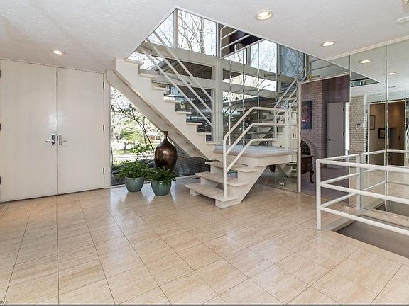 5th image of 28350 Cambridge Ln