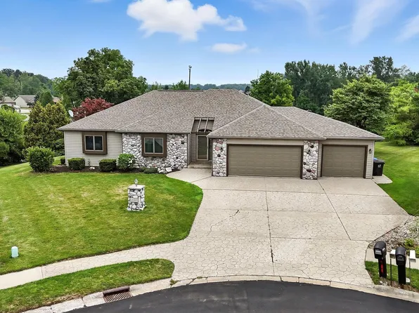 1881 E Ravenwood Ln, Columbia City, IN 46725