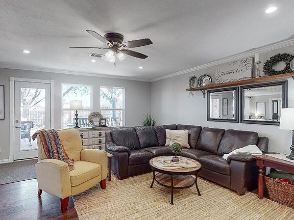 4th image of 100 Ellicott Dr