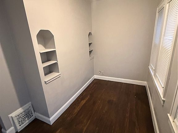 5th image of 3435 Hopkins Rd