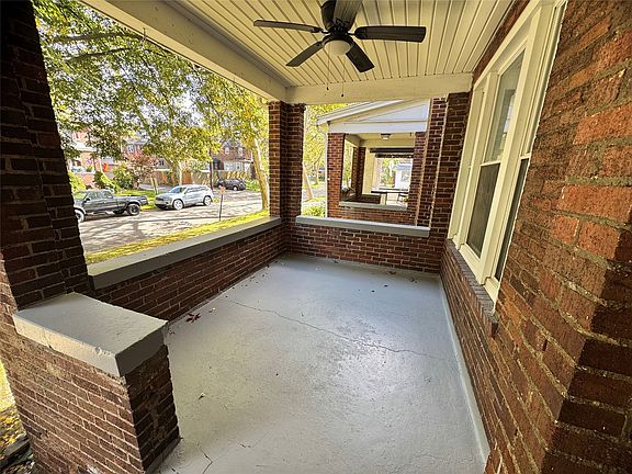 3rd image of 862 Newton Ave