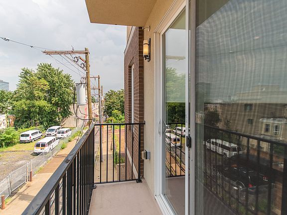 5th image of 1636-54 W Flora St #1F