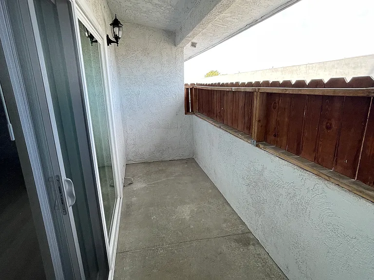 2330 N Grand Ave #18 — Photo 16