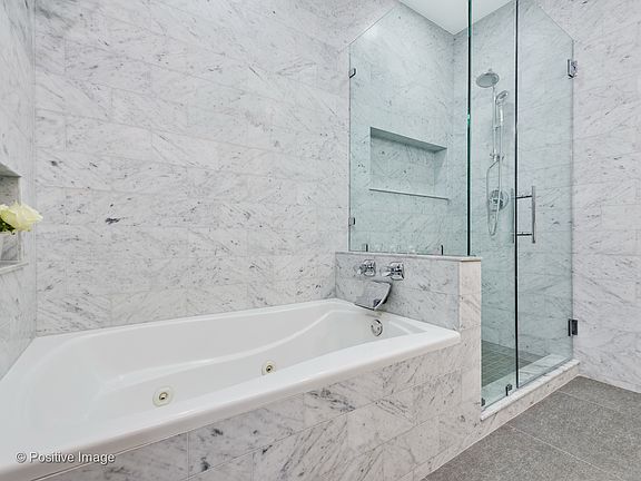 4th image of 950 W Huron St Unit 606