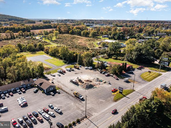 6431 York Rd, New Oxford, PA 17350