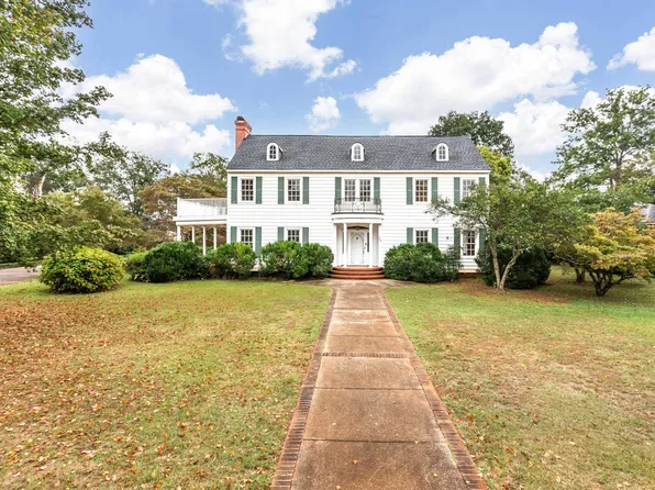 305 South St E, Talladega, AL 35160