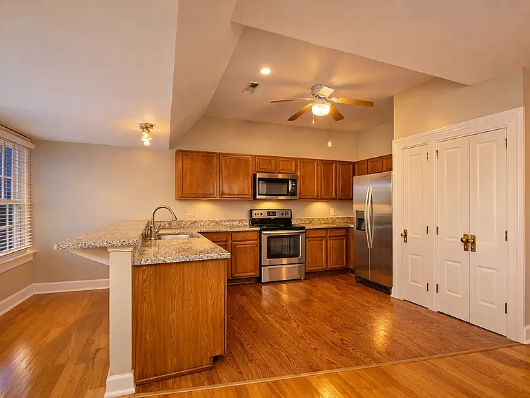 104 E 14th St #3 — Photo 3