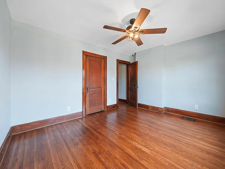 685 E Whittier St — Photo 20