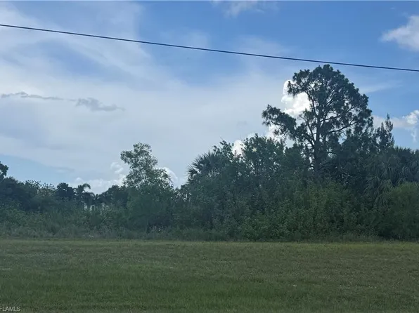 2437 Diplomat PKWY W, CAPE CORAL, FL 33993