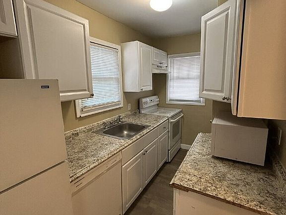4th image of 3663 Dixie Dr