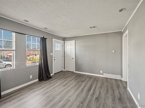 4th image of 4924 S 24th West Pl