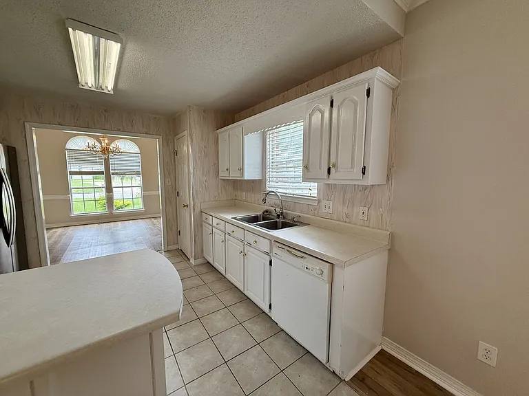 854 Louise Ave — Photo 9