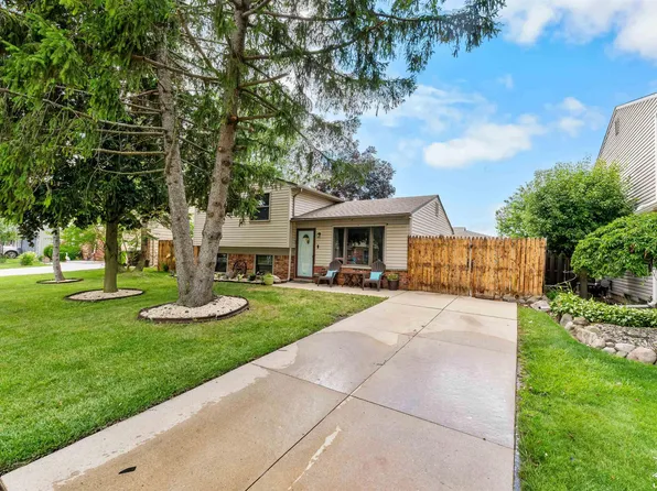 30374 Torry Ave, Flat Rock, MI 48134