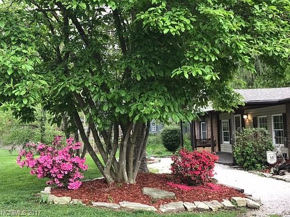 2nd image of 94 Sycamore Cir