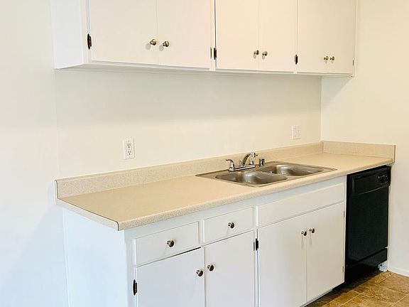4th image of 2330 Grand Ave APT 33