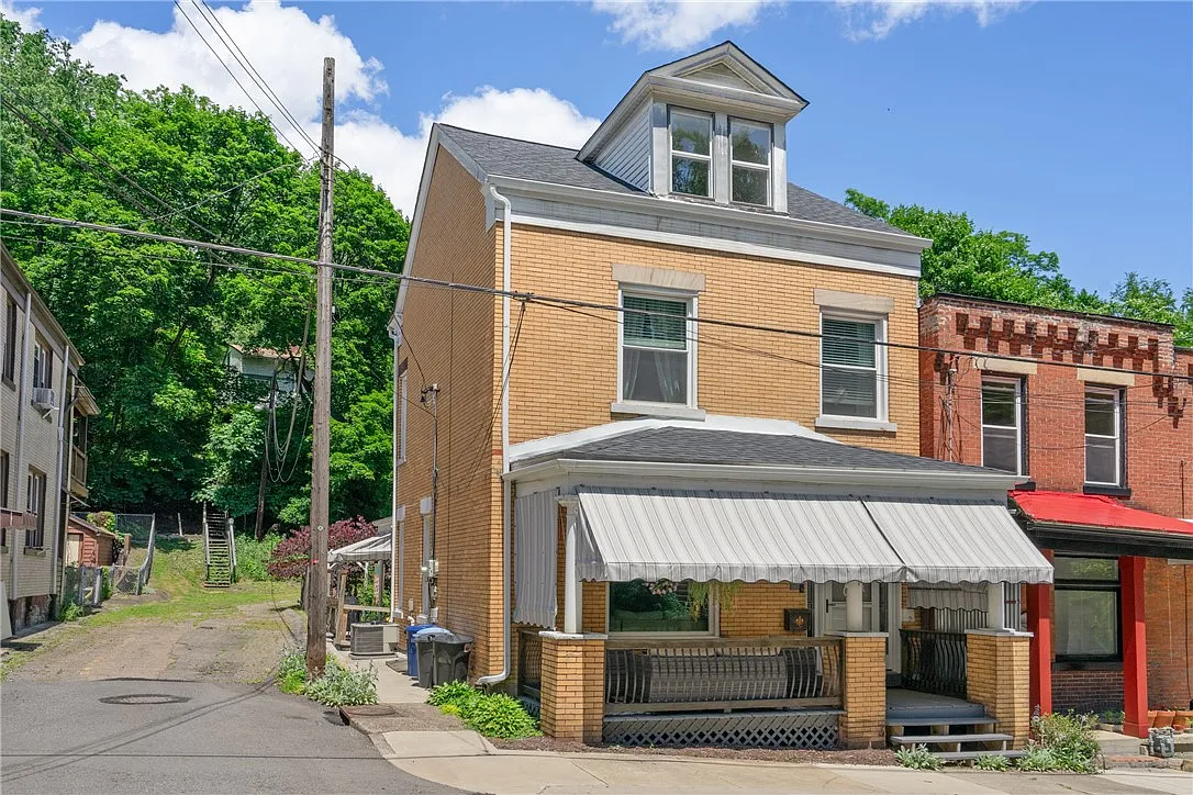 400 Venture St photo 1