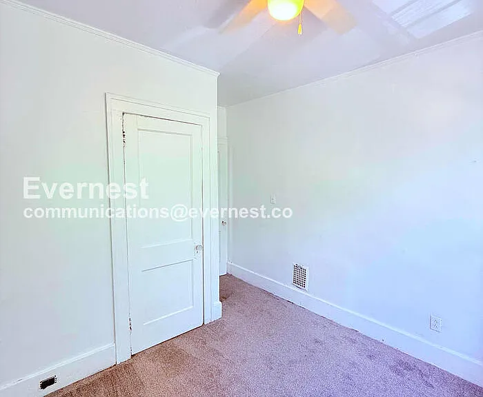 5236 S Clarendon St — Photo 15