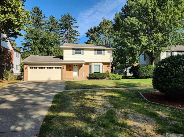 10004 Hubbard St, Livonia, MI 48150