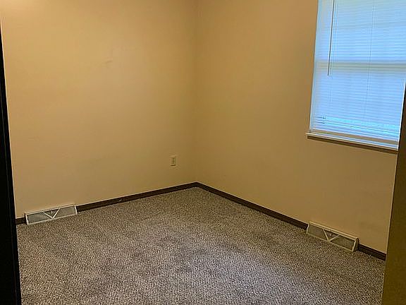 2nd image of 852 Cynthia Ct