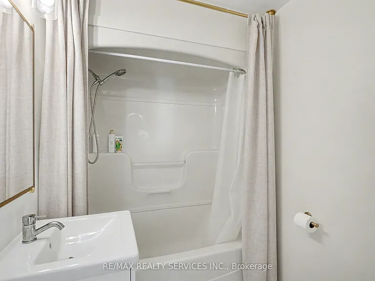 39 Fielden Ave — Photo 21