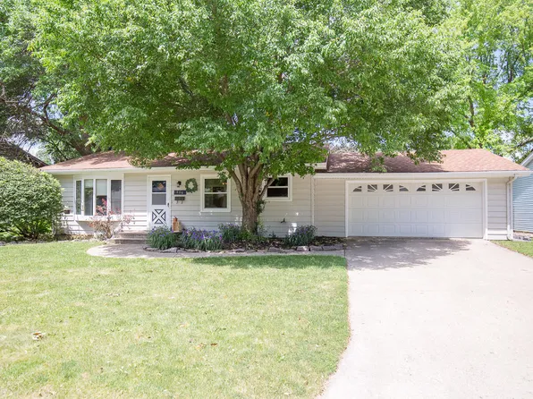 806 25th St, Spirit Lake, IA 51360