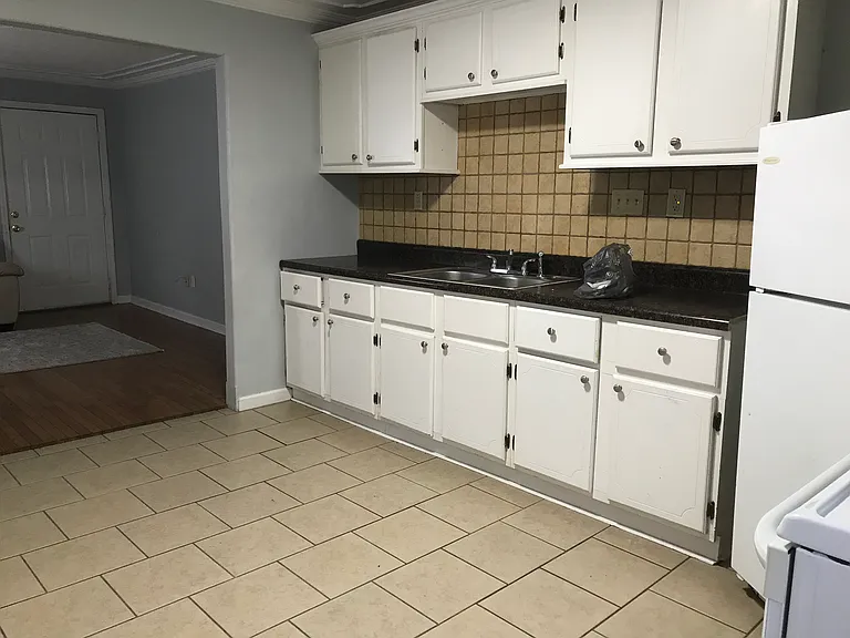 1213 Sierra St — Photo 5
