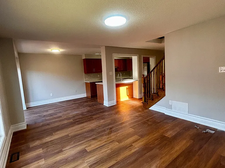 56 Coyote Cres #MAIN — Photo 5