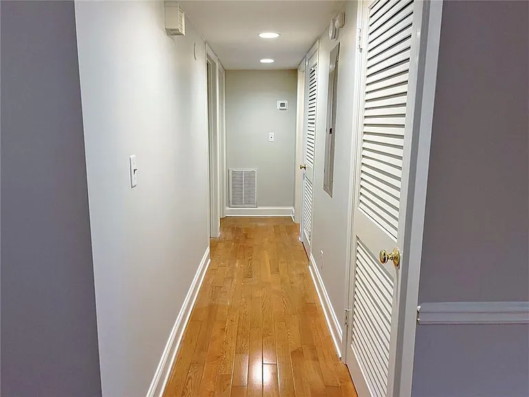 82 Montre Sq NW — Photo 36