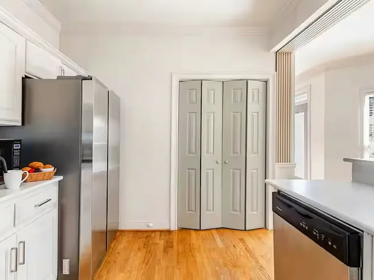 921 Moreland Ave SE — Photo 8