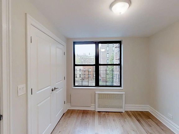 3rd image of 13240 Sanford Ave #3P