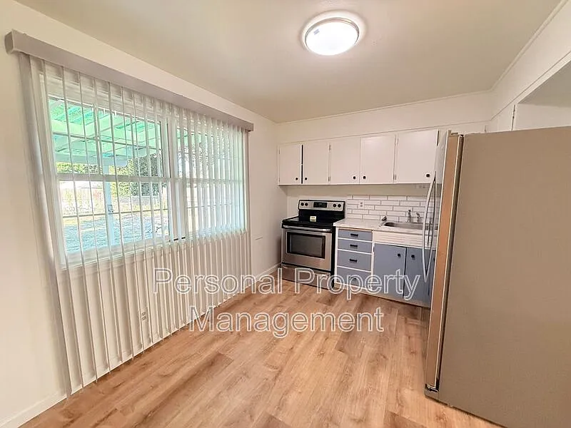 3 bed, 1.5 bath, 930 sqft, $1,895 — Photo 3