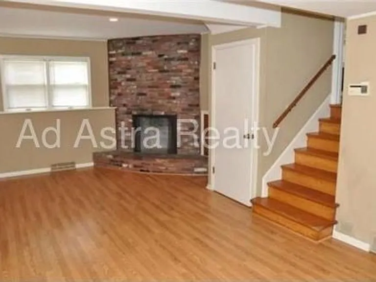 8909 W 71st St — Photo 5