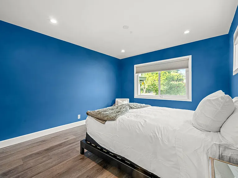 14034 Valerio St — Photo 28