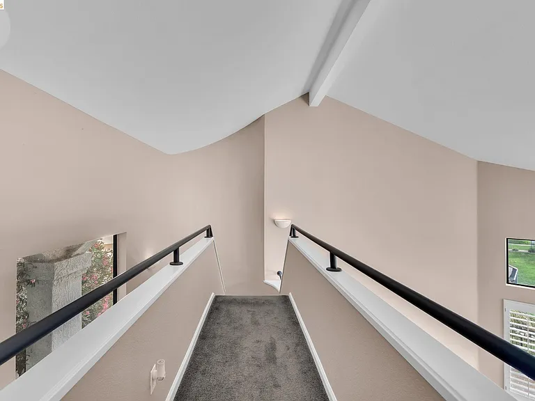 5640 Edgeview Dr — Photo 22