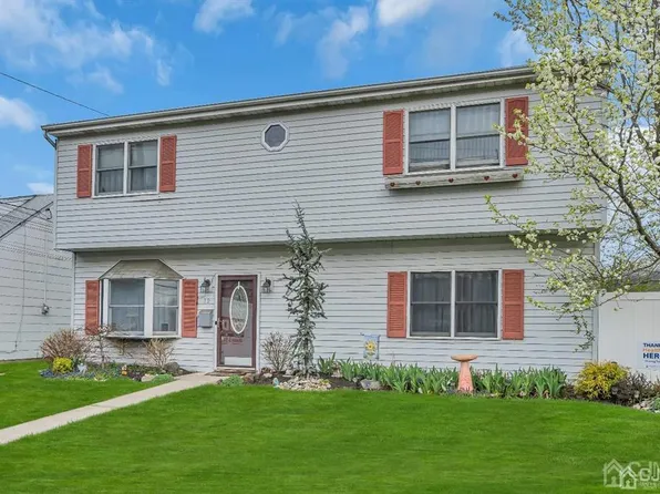 12 Laurel St, Carteret, NJ 07008