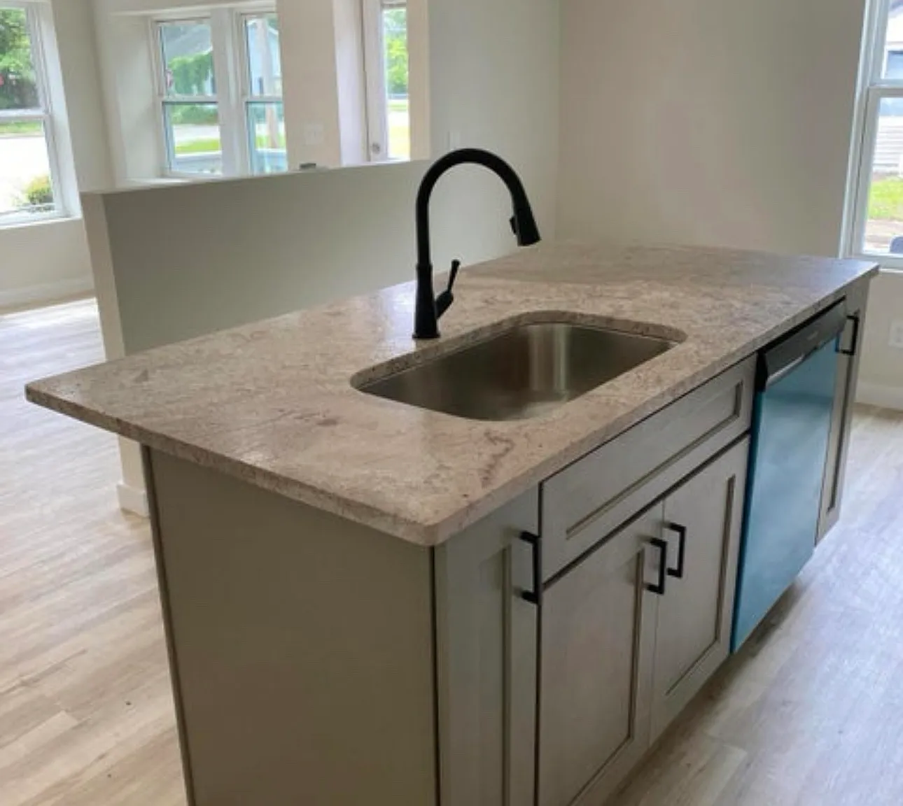 3 bed, 1144 sqft, $2,000 — Photo 3