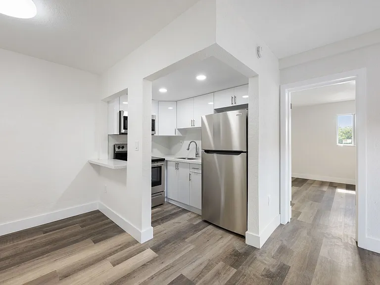 KITCHEN STAINLESS STEEL APPLIANCES