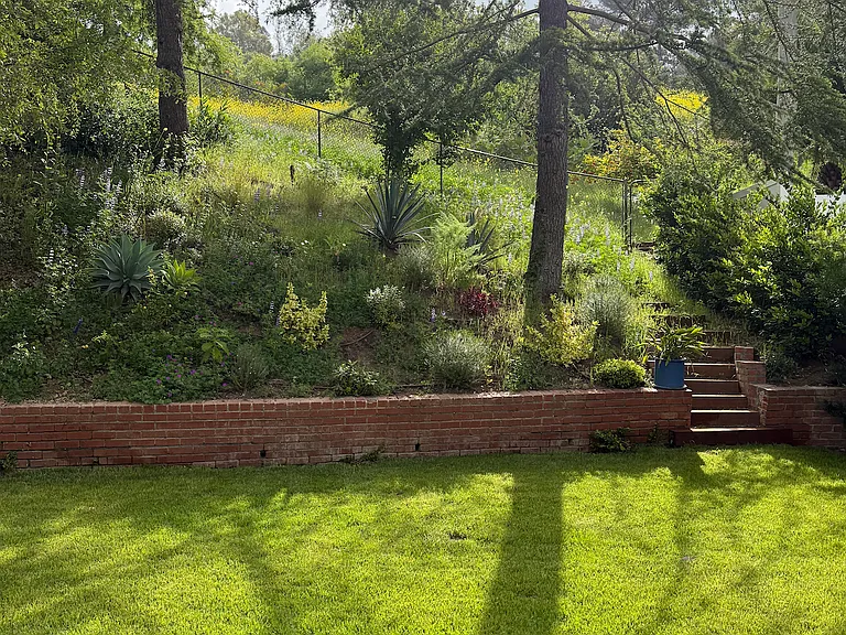 2718 N Beverly Glen Blvd — Photo 31