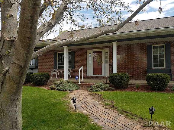 3rd image of 226 Rebecca Ave