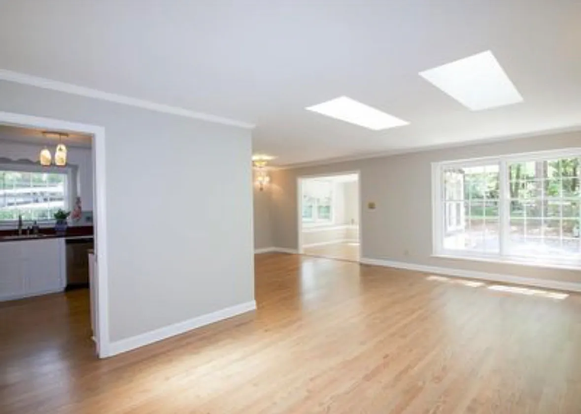 4 bed, 2.5 bath, 2042 sqft, $2,400 — Photo 4