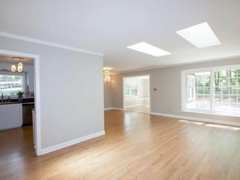 105 S Ridge St — Photo 4