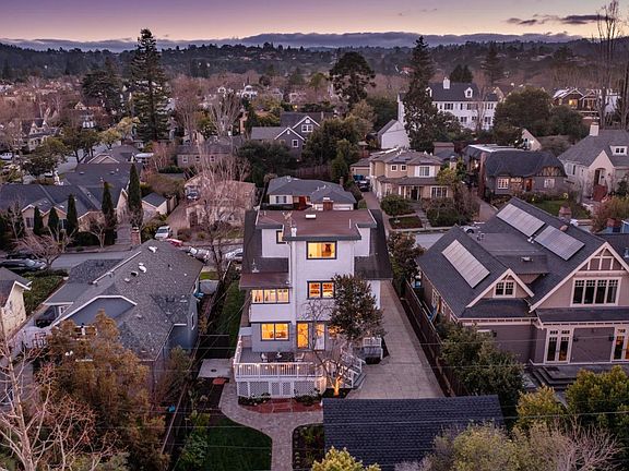3rd image of 1412 Cabrillo Ave
