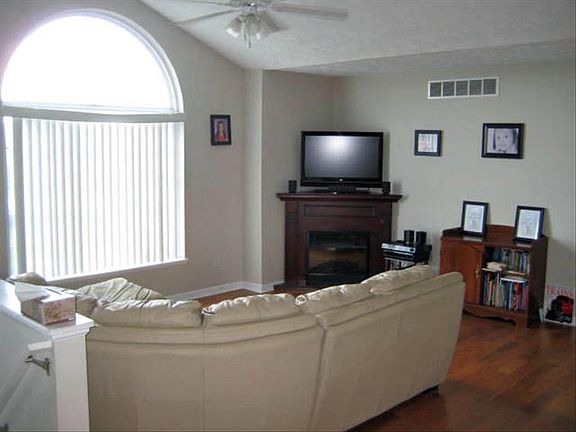 5th image of 8978 Marabella Ct NE