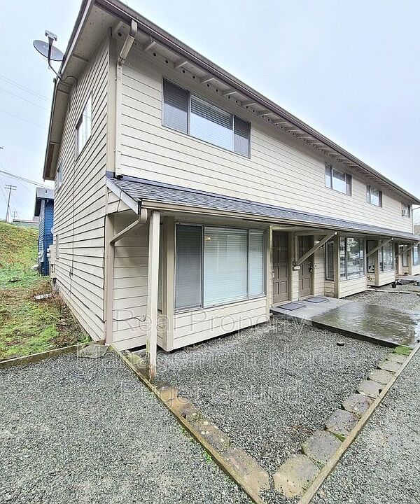 1st image of 3504 Wetmore Ave Unit 4