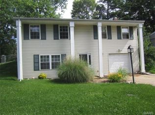 917 Trianon Ln, Ballwin, MO