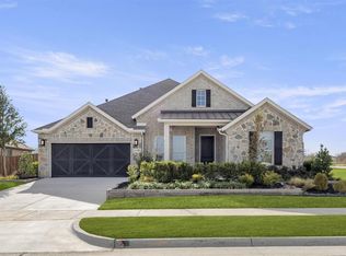 608 Majestic Oak Ln, Waxahachie, TX 75165