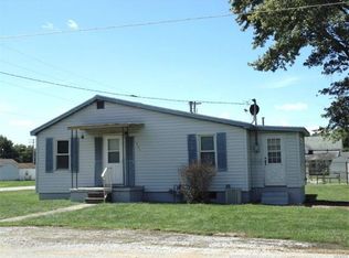 1221 University St, Hillsboro, IL 62049