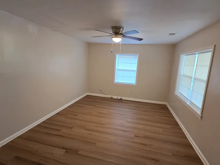 1460 Brentwood Ave — Photo 4