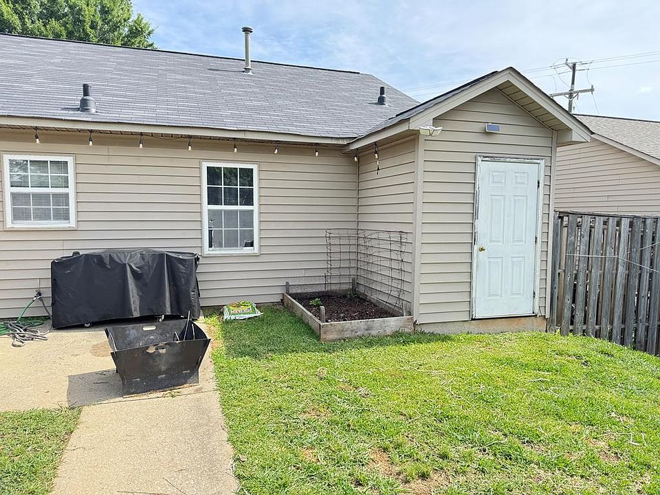 2nd image of 208 Summit St