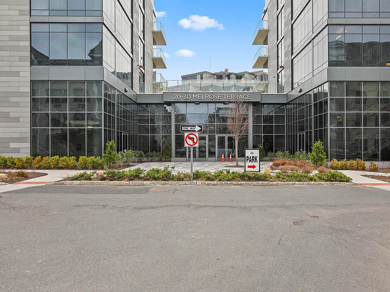 15 Morris Ave #309 — Photo 2